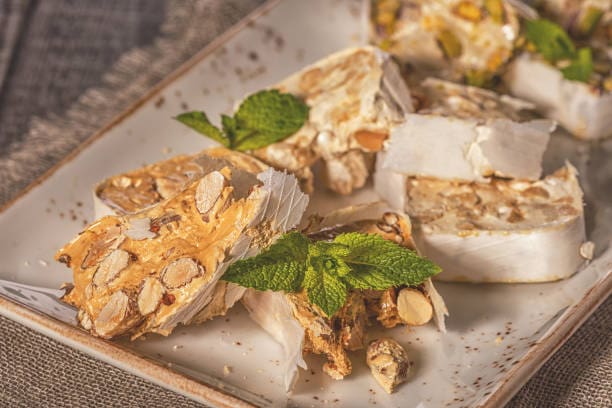 نوقای تبریز سوغات سنتی و خوش‌ طعم شهر تبریز